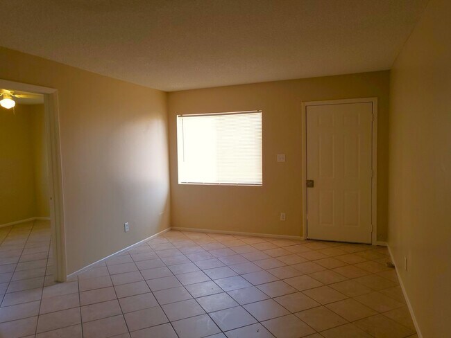 Foto del edificio - 1327 W 5th St