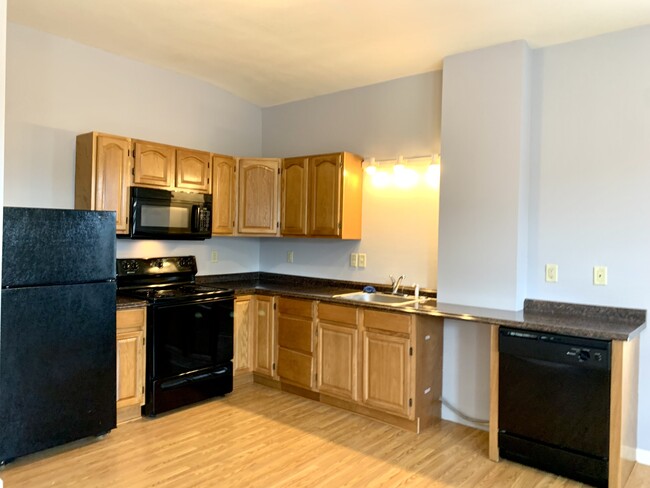 20 S. Franklin St - Kitchen - 20 S Franklin St