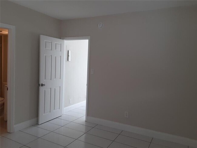 Foto del edificio - 620 NW 8th Ave