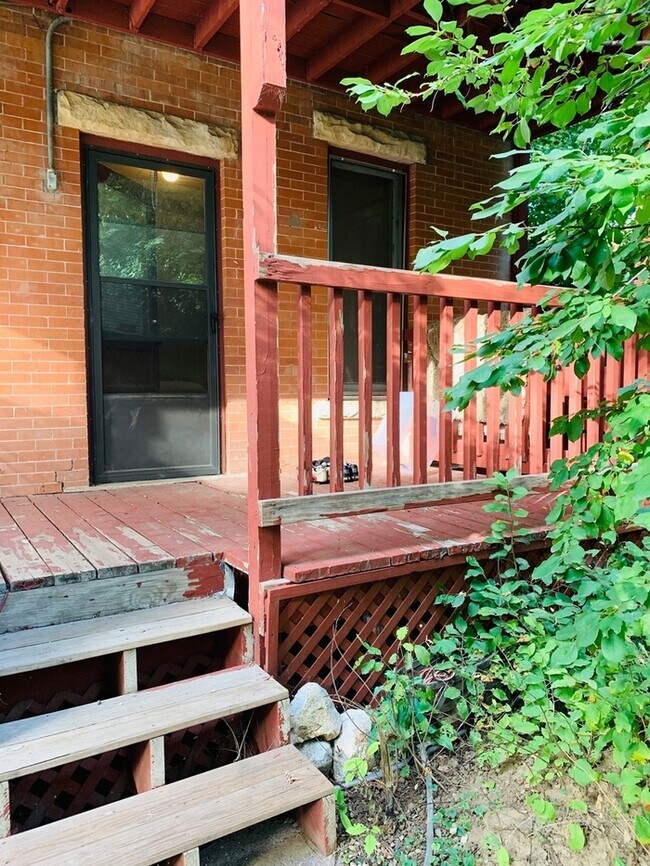 Foto del edificio - Amazing 1 Bedroom 1 Bath Apartment Near Ci...