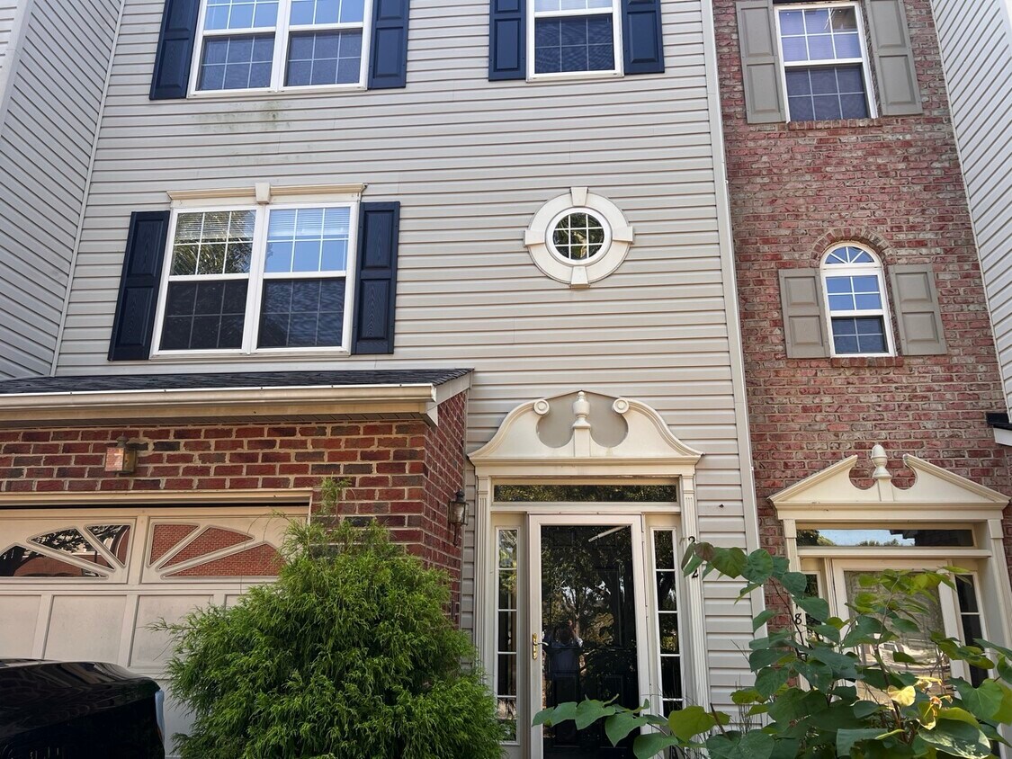 Foto principal - 212 Cambridge Pl