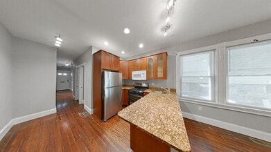 Building Photo - 731 Parker St