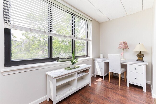 Building Photo - 85 Brainerd Rd