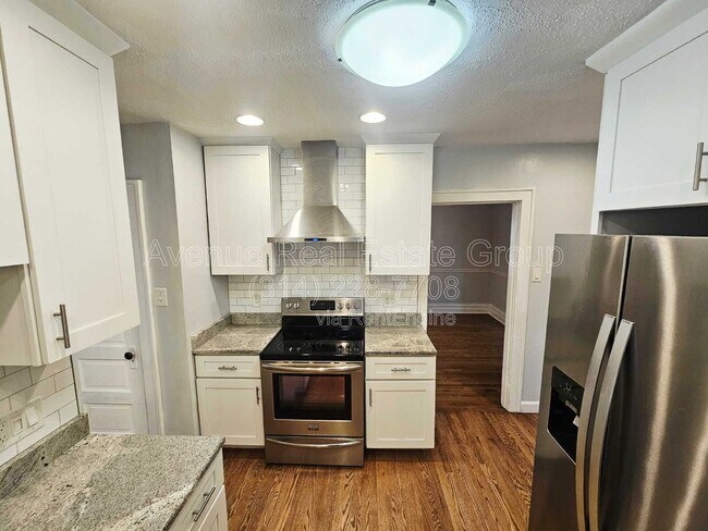 Foto del edificio - 3717 Cambridge Ave