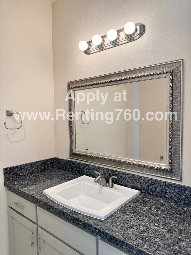 Foto del edificio - 56923 Ivanhoe Dr