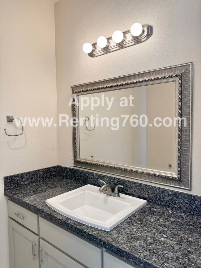 Building Photo - Incredible 4 Bed 3 Bath Home In Sage Estates!!!