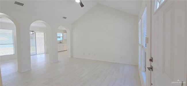 Building Photo - 410 Delia Ave