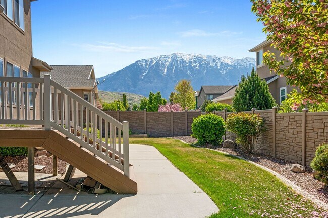 Foto del edificio - Executive Furnished Home For Rent In Orem!