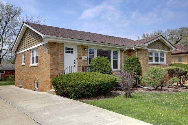 Building Photo - 708 Parkwood Ave