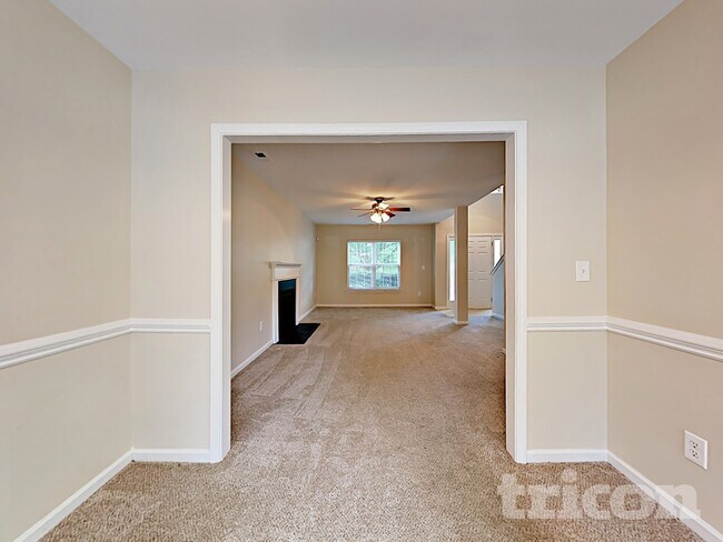 Building Photo - 5415 Kiev Dr