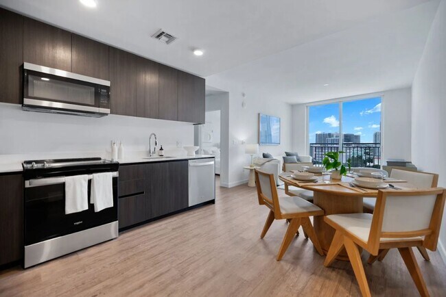 Foto del edificio - 251 NE 20th St