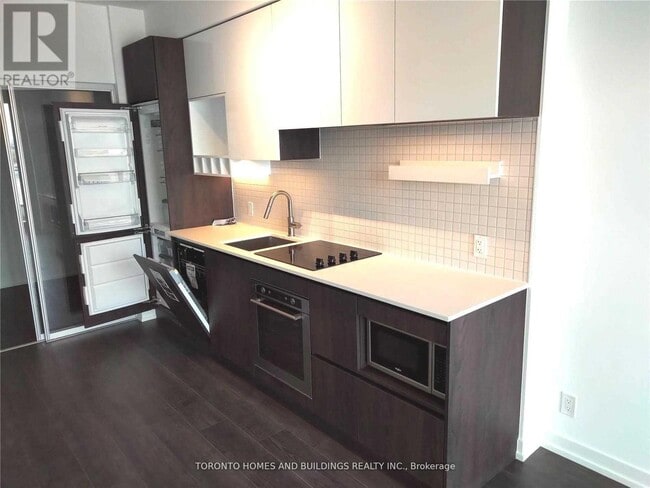 Photo du bâtiment - 950 Portage Pkwy