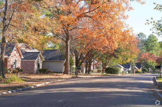 Ridgeland's charming neighborhoods provide close-knit communities.