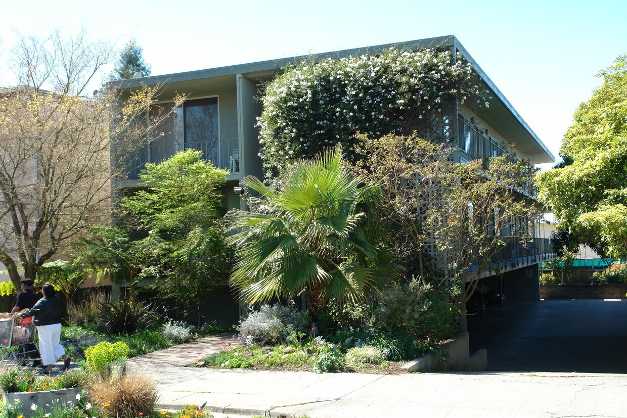 Primary Photo - 1610 Milvia St