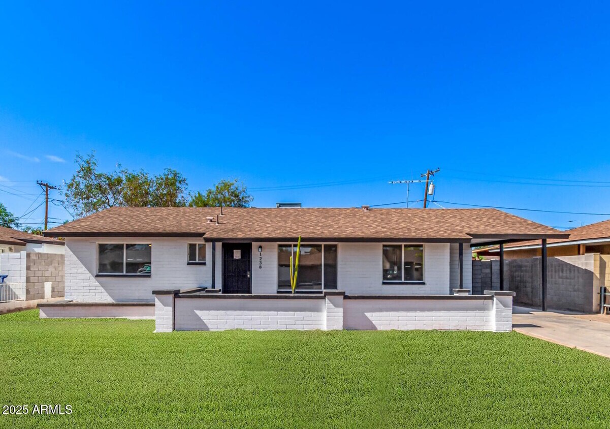 Primary Photo - 1238 E Vine Ave