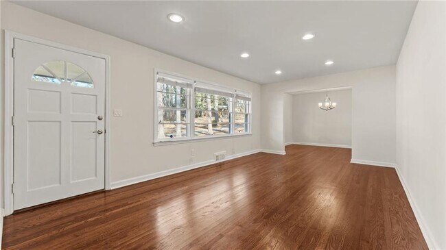 Foto del edificio - 2038 S Akin Dr