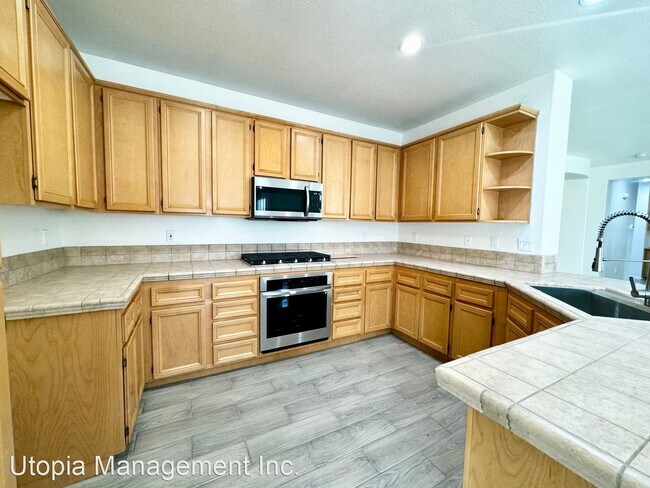 Building Photo - 3 br, 2 bath House - 42211 Revere Street