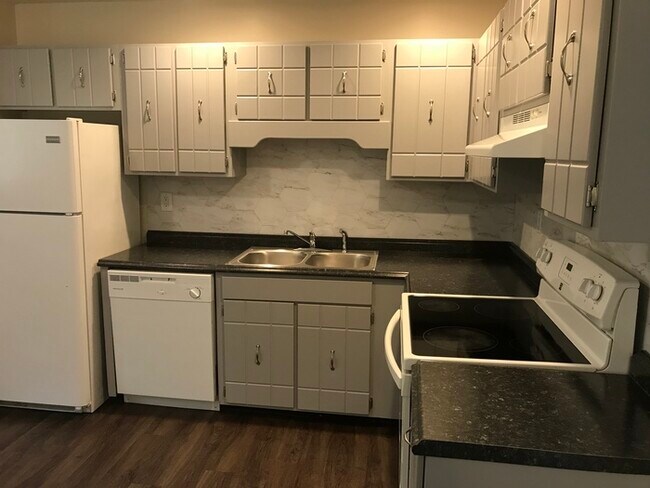 Foto del edificio - 4789 Forest Wood Ln