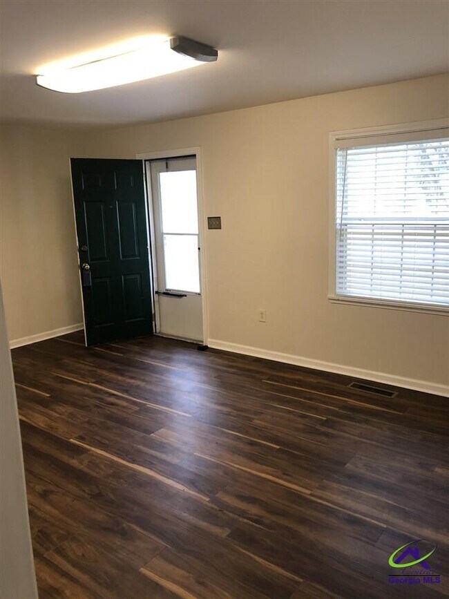 Foto del edificio - 122 Tinker Blvd