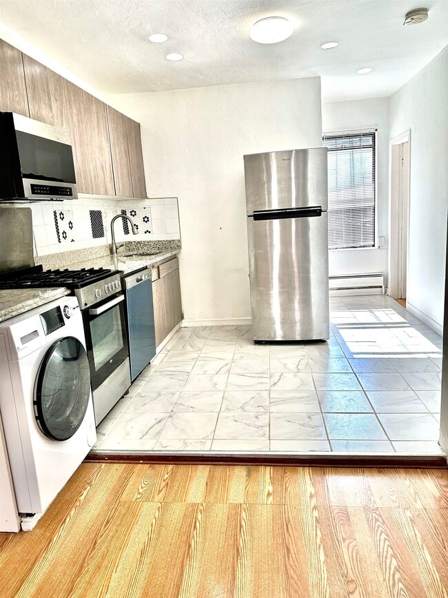Building Photo - 299 3rd St