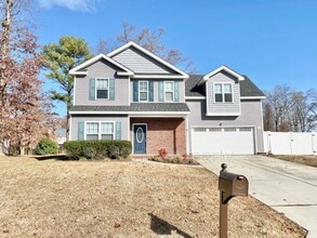 Building Photo - 717 Dissdale Ln