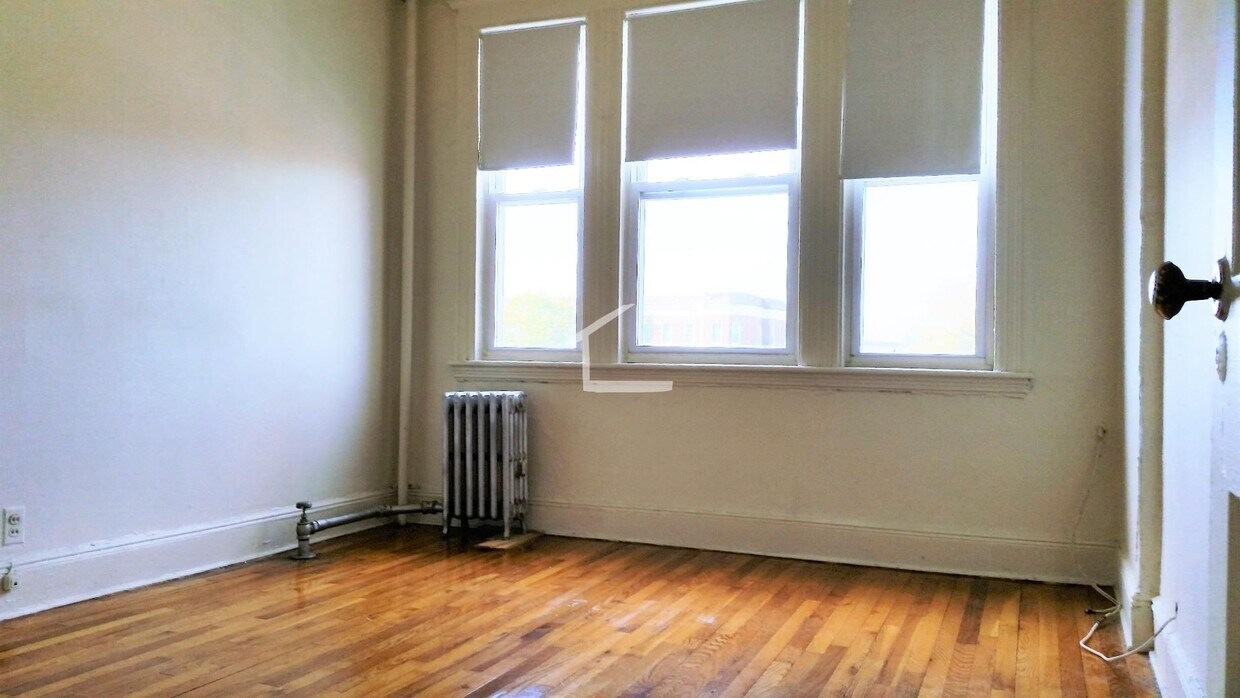 Foto principal - 1 bed 1 bath on Comm Ave in Brighton avail...