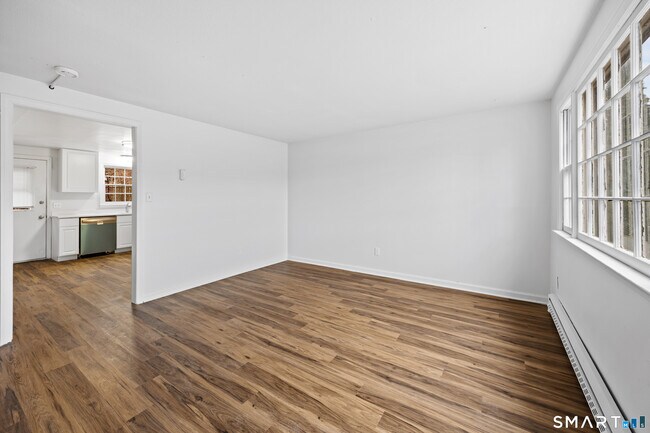 Foto del edificio - 9 Maple Ave