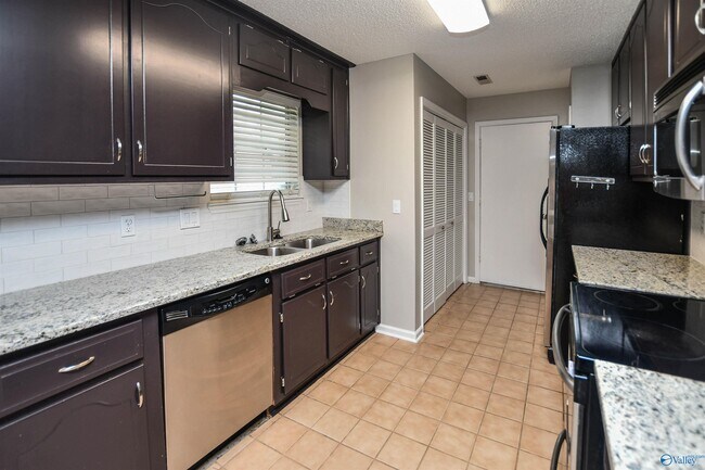 Building Photo - 108 Portal Ln
