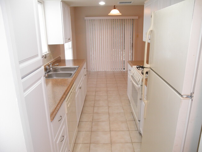 Building Photo - 6725 Lancret Hill Dr