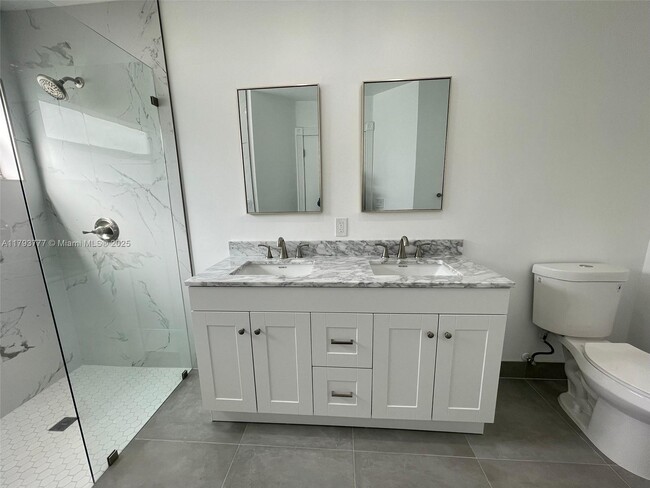 Foto del edificio - 211 E Riverbend Dr