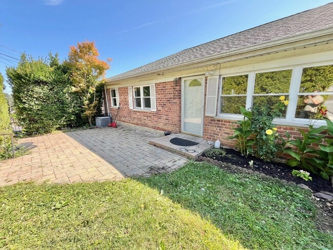 Building Photo - 64 Hillside Ave