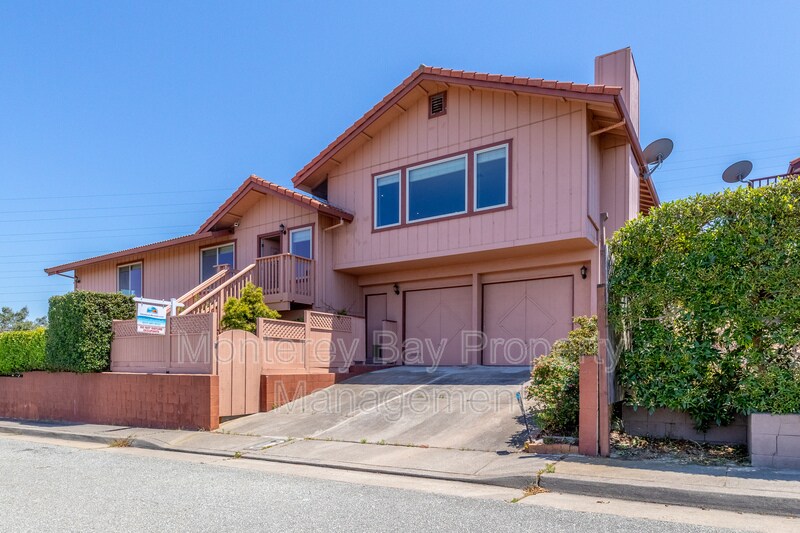 Primary Photo - 1446 Skyview Dr