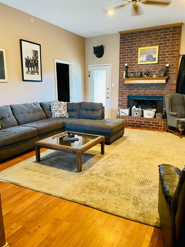 Foto principal - 5822 3rd St