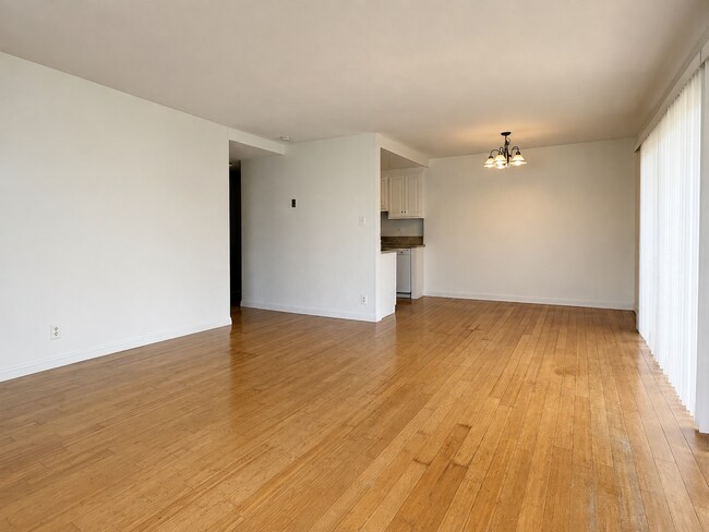 Foto del edificio - 615 E Broadway