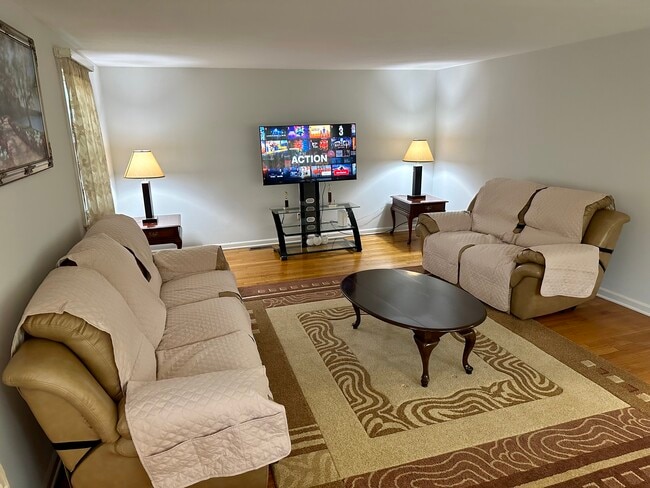 Building Photo - 160 Sunset Dr