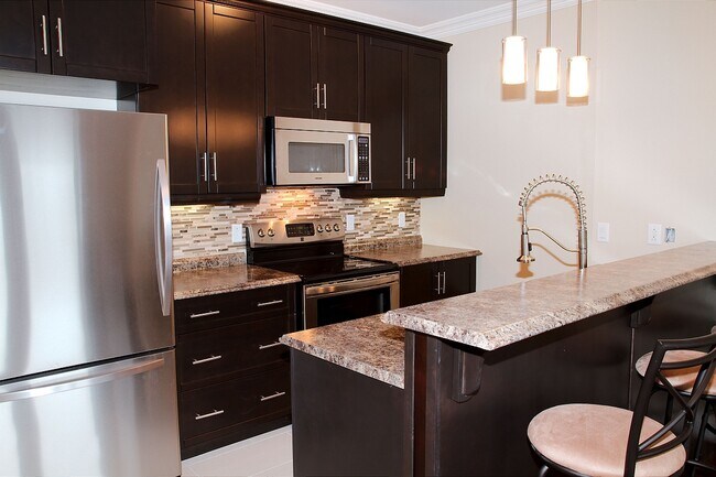 Kitchen includes stainless steel appliances - 60 Margaret's Pl