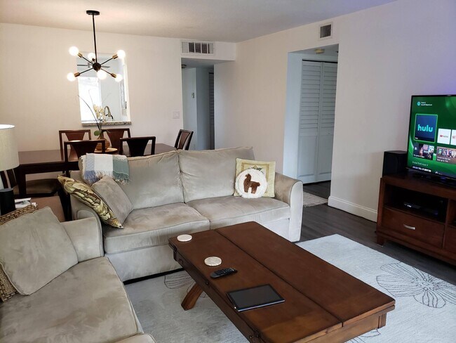 Foto del edificio - 7281 Amberly Ln
