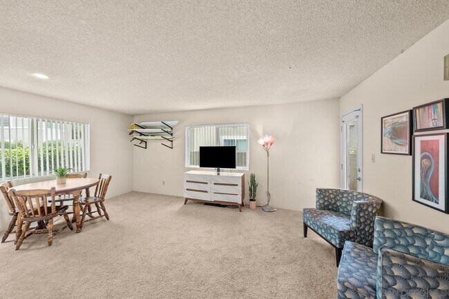 Building Photo - 7565 Charmant Dr