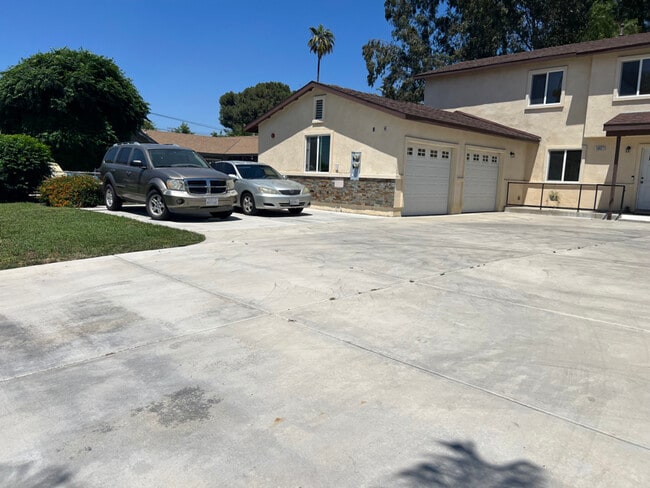 Foto del edificio - 10629 Lind Ave