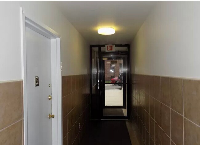 Foto del edificio - 8419 Lander St