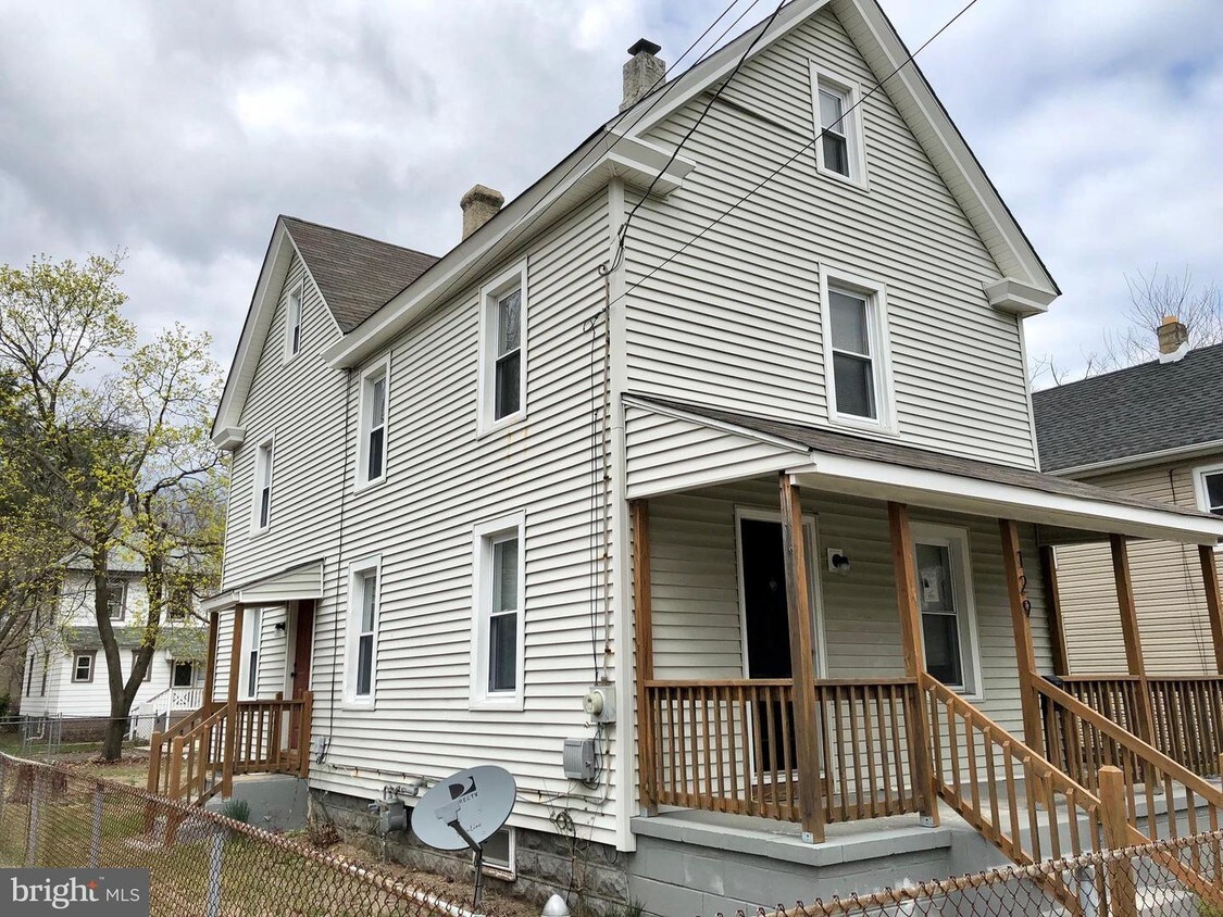 Primary Photo - 129 W Washington St