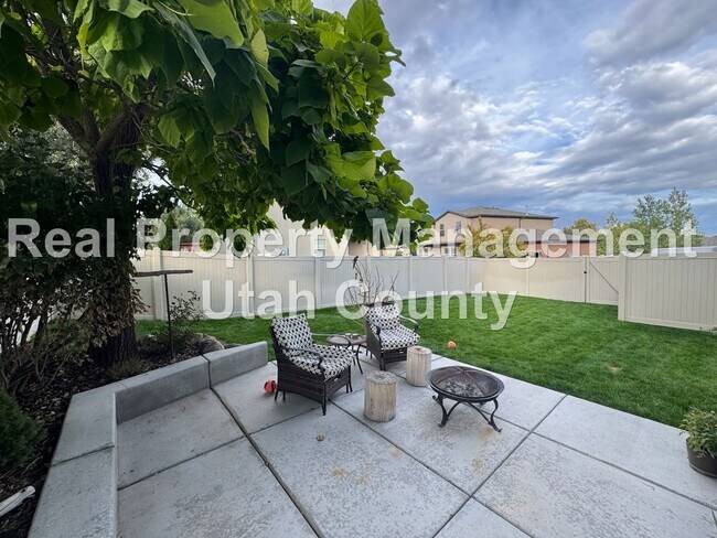 Foto del edificio - Beautiful home next to walking trails in S...