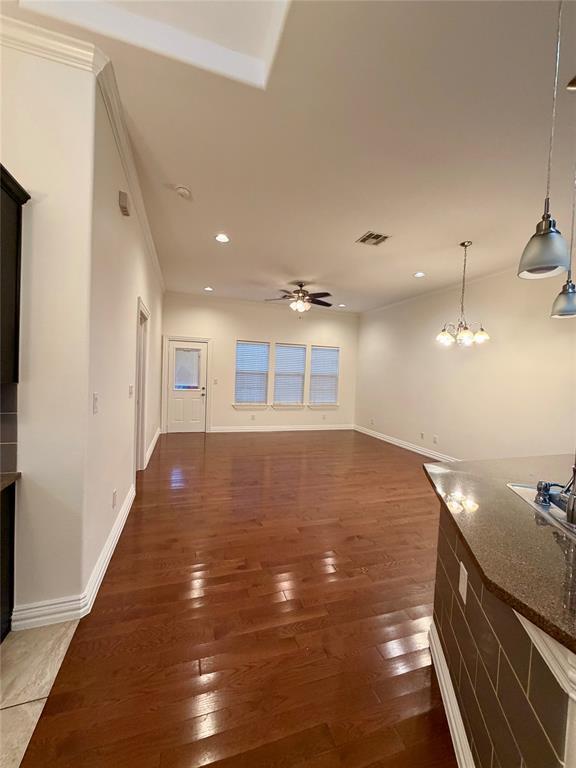 Building Photo - 398 Mesa Dr