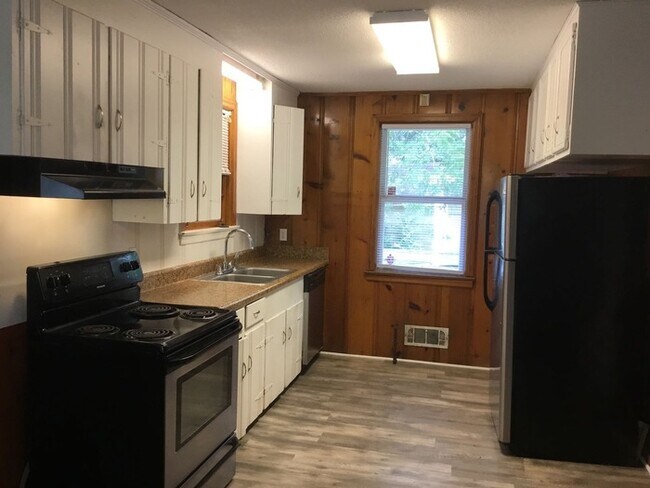 Building Photo - 2150 Arrowhead Dr