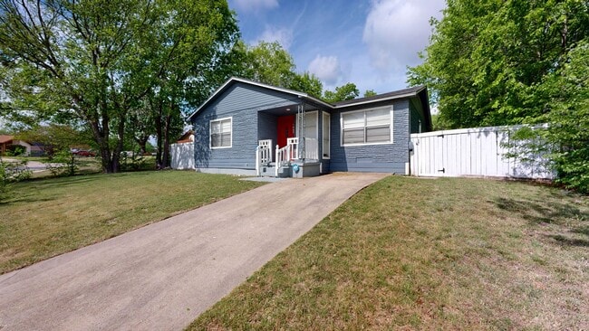 Foto del edificio - REMODELED HOME READY FOR YOU