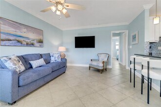 Building Photo - 421 12th Ave S