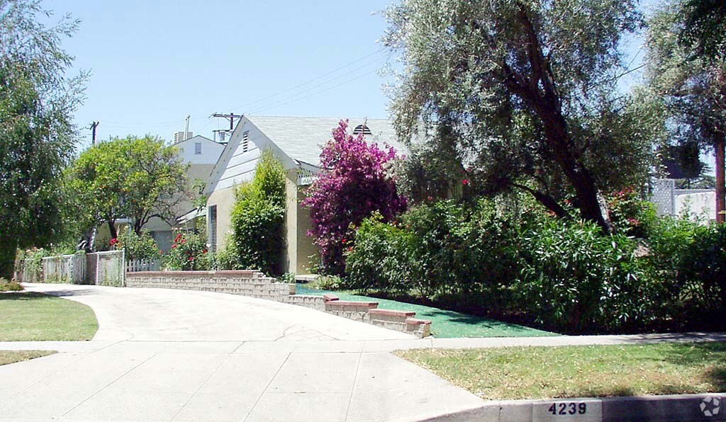 42354239 Benedict Canyon Dr, Sherman Oaks, CA 91423 Apartments in