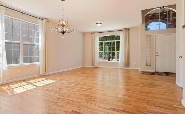 Foto del edificio - Huge room in a large shared home, private bathroom, walk in closet, great neighborhood, friendly ...