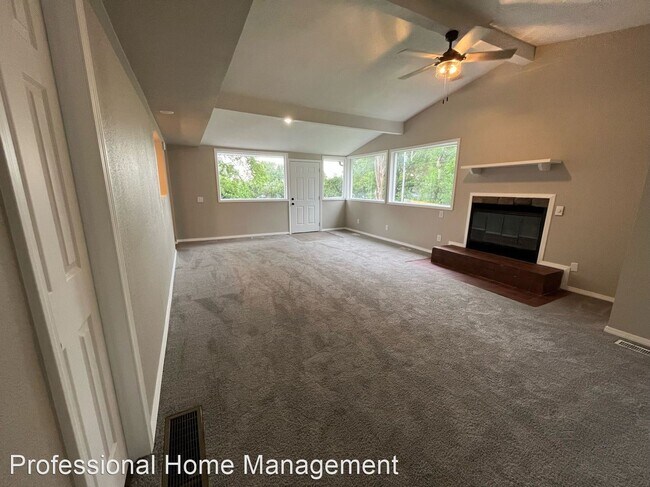 Foto del edificio - 4 br, 3 bath House - 320 N Ward Pkwy
