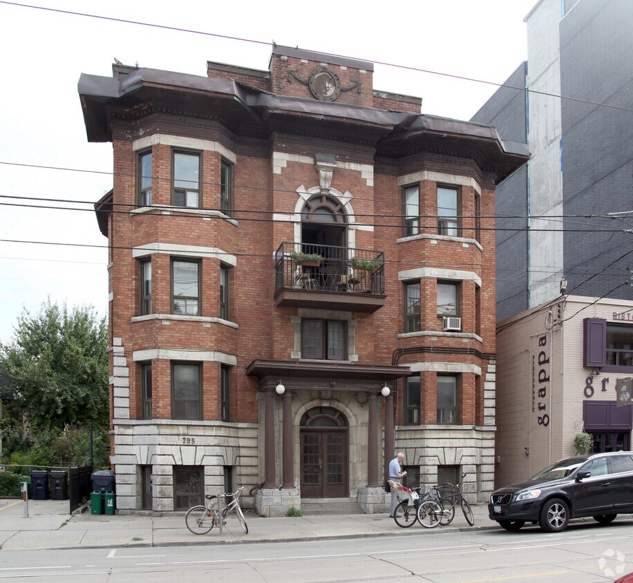 Primary Photo - 795 College St
